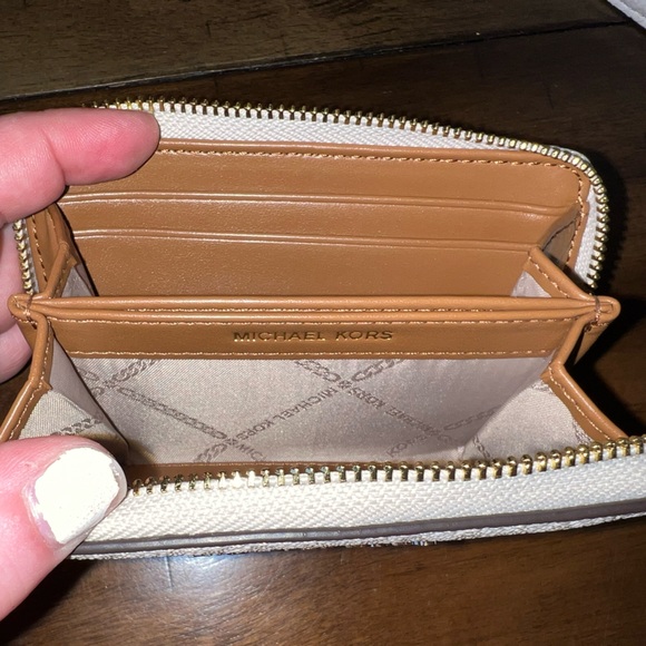 Michael Kors Wallet - Picture 3 of 4